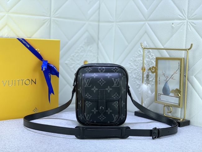 Louis Vuitton Christopher Mini Bag Code: /M69404