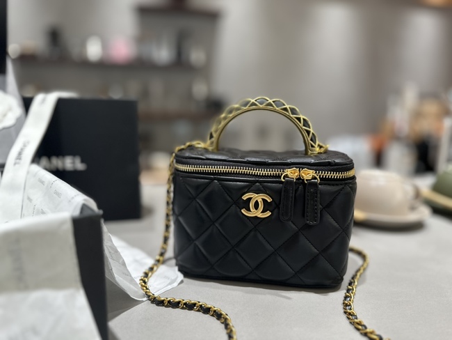 Chanel High-End Hollow Woven Handle Box Bag Cosmetic Bag