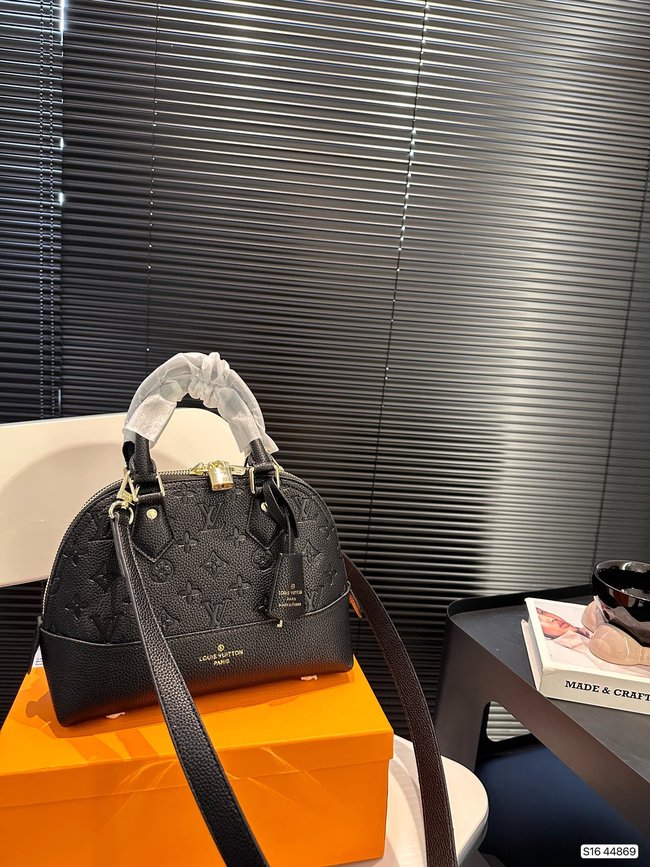 Louis Vuitton Large-Capacity Versatile Shell Bag Code: 44869