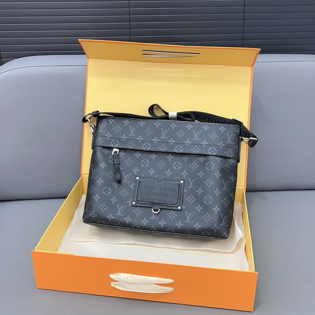 Louis Vuitton Besace Zipper Handbag Code: M45216