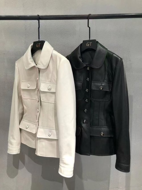 Chanel Vintage White Sheepskin Coat with Waist-Slimming Effect and Original Buttons