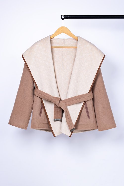 Louis Vuitton Brown Double - sided Small Flower Short Garment in 99% Wool and 1% Silk