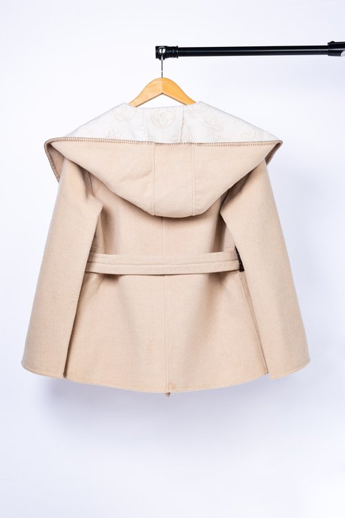 Louis Vuitton Camel Hollow Flower Medium Flower Short Style Garment with Dust Bag, 99% Wool, 1% Silk