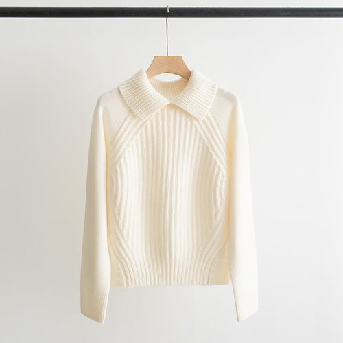 Moncler Classic Round Neck Cashmere-Wool Sweater with Sleeve Logo Patch