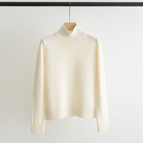 Max Mara Classic Turtleneck Cashmere Blend Sweater in Gray, White and Oatmeal