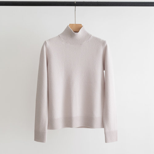Max Mara Classic Turtleneck Cashmere Blend Sweater in Neutral Tones (Gray, White & Oatmeal)