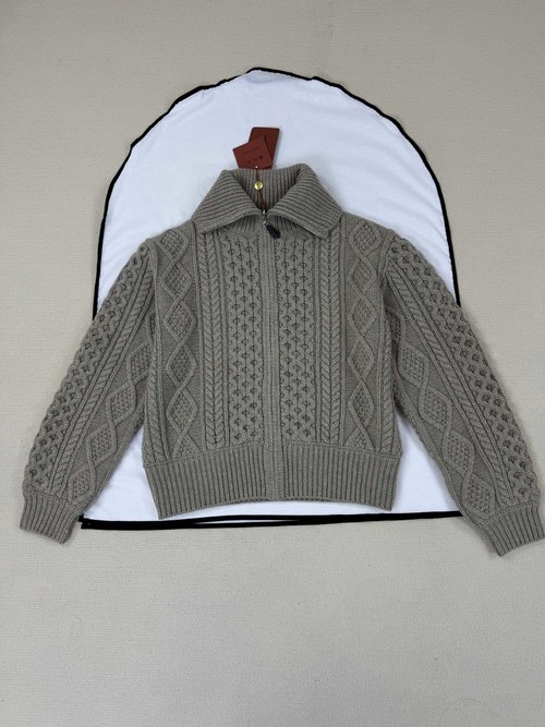 Loro Piana Well - detailed Cardigan with Fine Workmanship