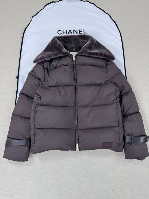 Fendi Stylish Outerwear with Intricate Design