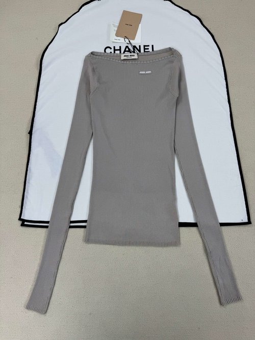 Miu Miu Refined Short Sleeve Top Featuring Delicate Design