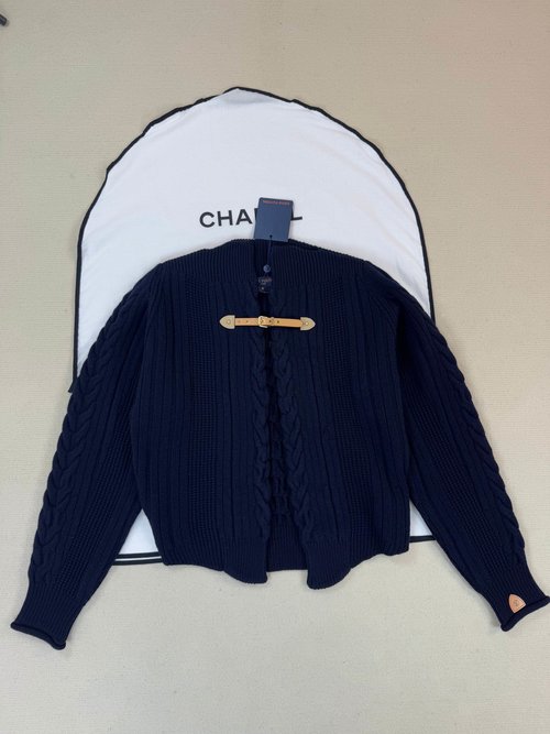 Louis Vuitton Detailed Views Knit Outerwear