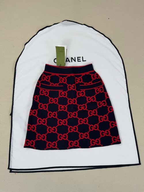 Gucci Elegant Jacquard Knit Skirt with Alluring Details