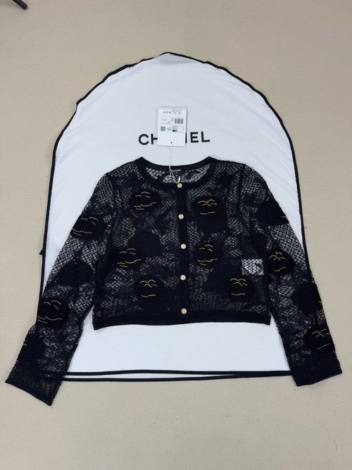 Chanel Detailed Knit Cardigan: Cozy Elegance for Every Occasion