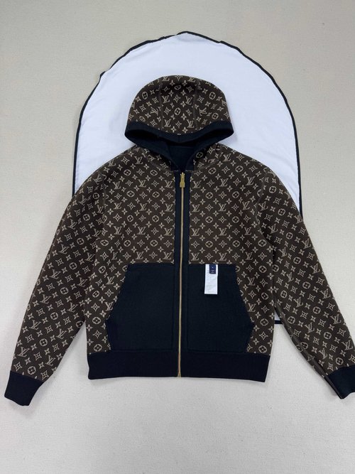 Louis Vuitton Double-sided Outerwear: Unique Pattern, Versatile Elegance