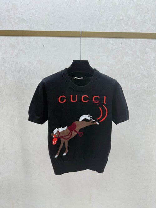Gucci Color - Blocked Pony Jacquard Round Neck Knit Short Sleeve in White, Red & Black