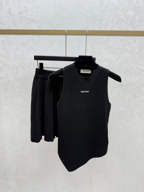 Miu Miu Solid Pink, Gray and Black Simple Knit Set