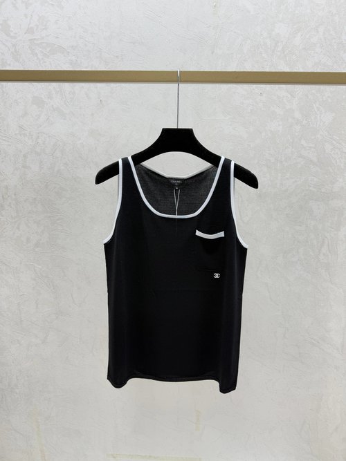 Chanel Stylish Contrast Knit Suspender in Two-Tone Design