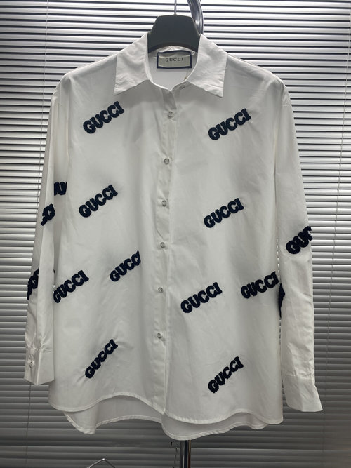 Gucci Eye-Catching Color-Blocked Towel Logo Shirt with a Flattering Cut