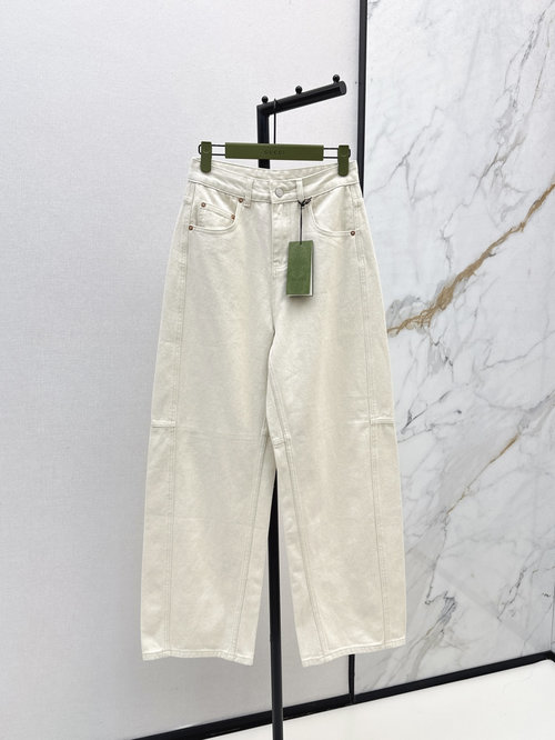Gucci Stylish Curved Jeans for a Leg - Lengthening Effect