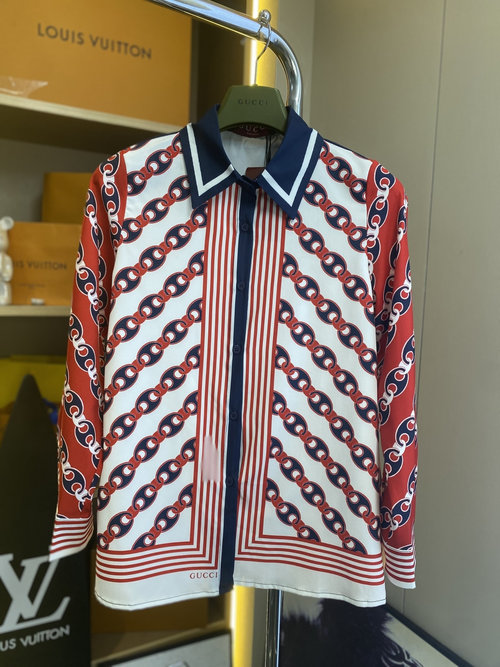 Gucci Printed Shirt with Stripe and Chain Pattern, Elegant and Comfortable