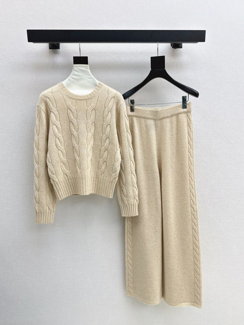 Loro Piana Elegant Cashmere Suit with Classic Round Neck, Stylish and Versatile