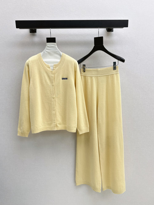 Max Mara Max Series Knit Set, Elegant and Simple, Suitable for All Occasions