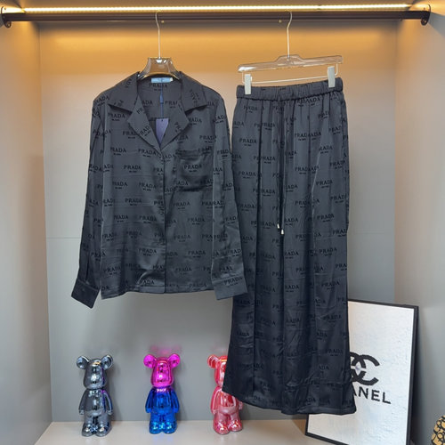 Prada Fashionable Flocked Logo Suit for Indoor and Outdoor