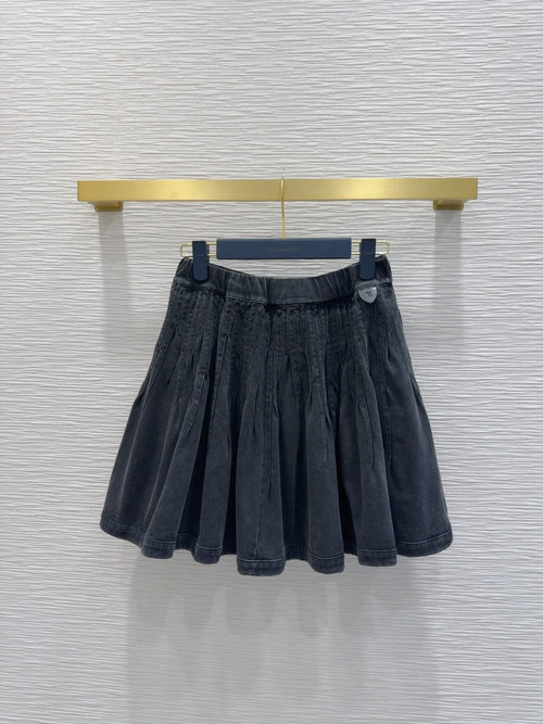 Louis Vuitton Classic British Fashion Skirt with Pleated Hem, Vintage Wash