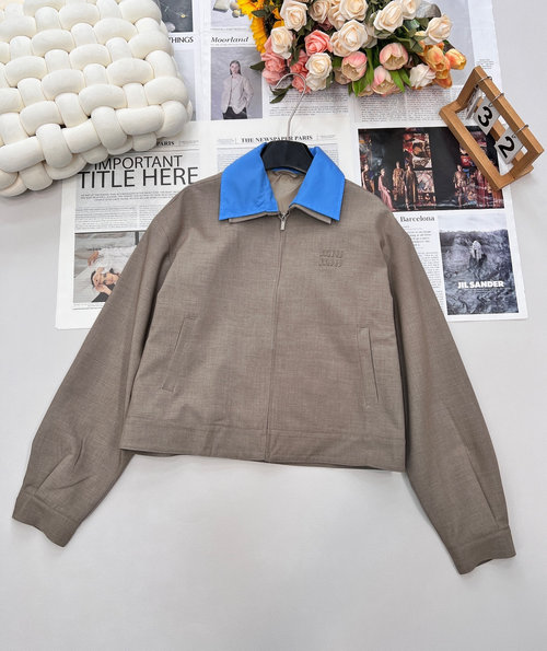 Miu Miu Detachable Collar Jacket and Skirt Ensemble, Premium Wool Fabric