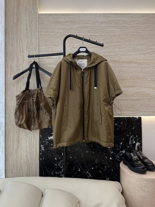 Max Mara Camel Hair and Silk Blend Cloak Vest in Brown