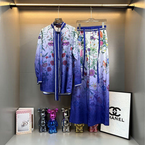 Gucci Red Gradient Floral Print Collared Dress in Elegant Style