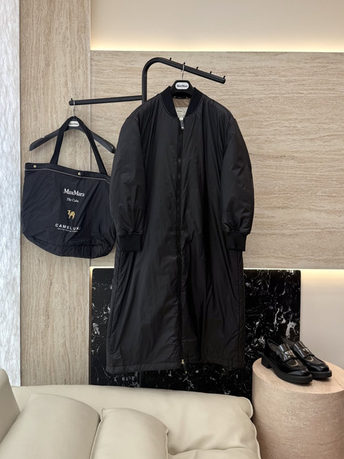 Max Mara Camel Hair and Silk Blend Long Sleeve Coat in Brown & Black