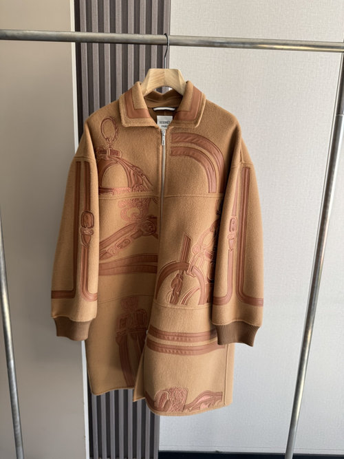 Hermes High - Quality Camel 100% Cashmere Coat with Sheepskin Embroidery