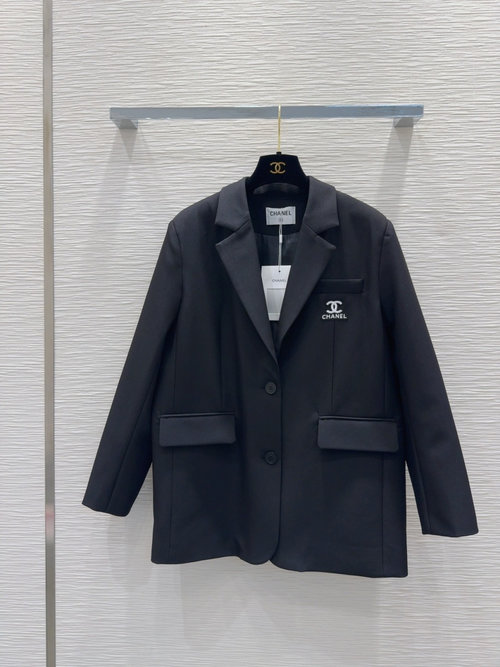 Chanel Sophisticated Suit Jacket with High - End Imported Texture