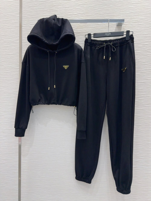 Prada Lightweight and Elegant Suit for a Fashionable Look