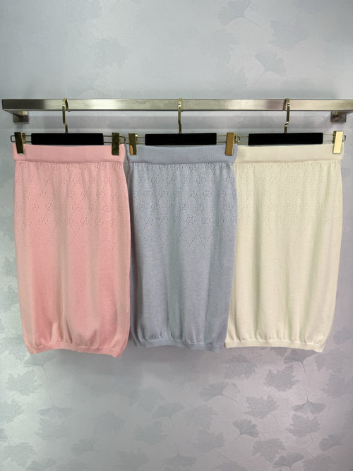 Gucci Lattice Hollow Knit Skirt with Breathable Fabric and Slim Fit