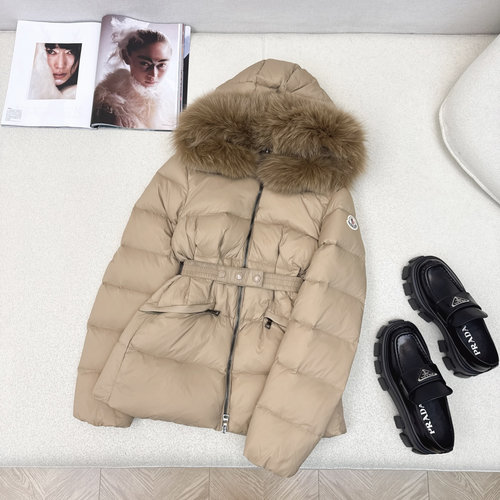 Moncler Customized Short Down Jacket with Imported Raccoon Fur Collar, Filled with 90% White Goose Down