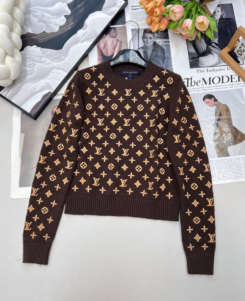 Louis Vuitton Customizable Cashmere Knit Pullover with Embroidered Logo for a Stylish Presence
