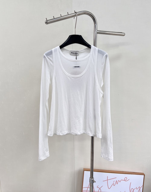 Miu Miu Color-Blocked Fake Two-Piece Top for a Slimming and Stylish Look