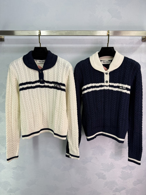 Miu Miu Sweet Color-blocked Wool Sweater for Versatile and Mature Look
