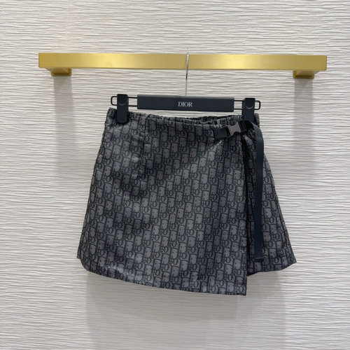 Chanel Printed Fabric Suit with Meticulous Details and Superior Texture