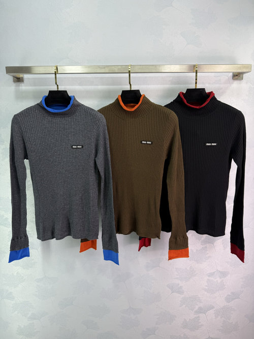 Miu Miu High-neck Knit Long-sleeved Top with Logo, Comfortable and Versatile