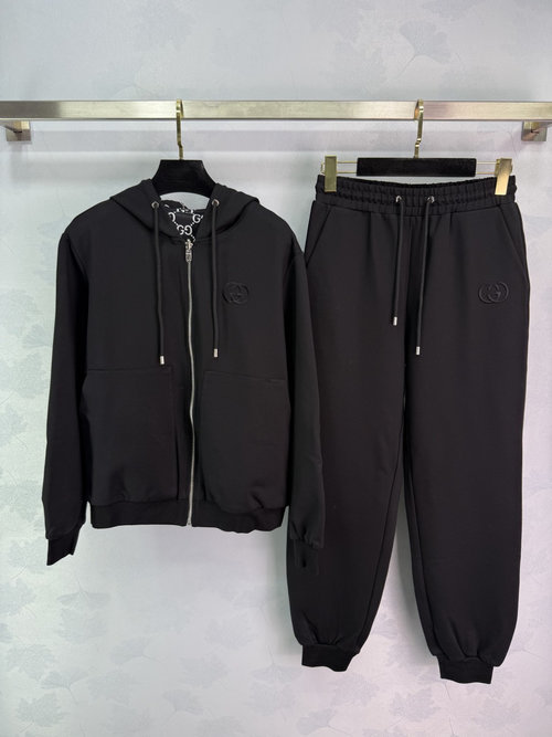 Gucci Double - Sided Zippered Tracksuit with Embroidered Inside Pattern, Practical and Stylish