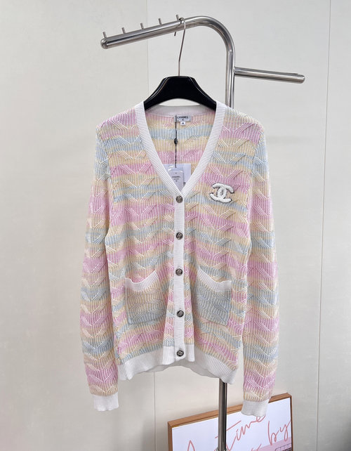 Chanel Fashionable Color-blocked Striped Knitwear for Elegance