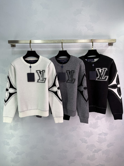 Louis Vuitton Classic Monogram Flower-Patterned Knitted Top with Delicate Texture