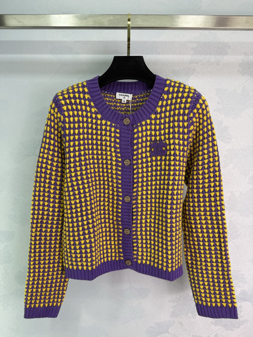 Chanel Color Block Round Neck Knitted Long Sleeve Cardigan with Double C Towel Embroidery