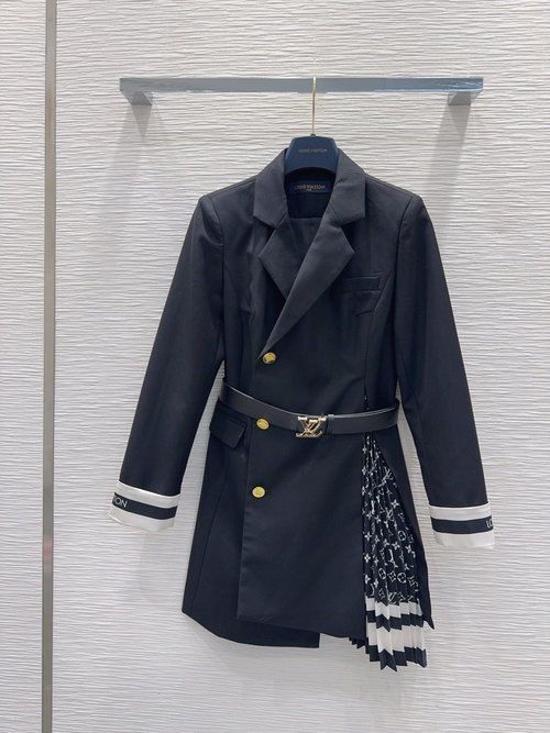 Louis Vuitton Irregular Design Suit, Sophisticated and Versatile