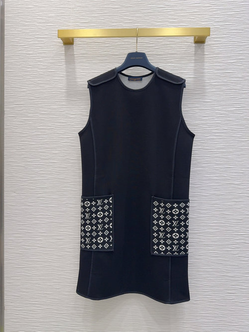 Louis Vuitton Classic and Sophisticated Sleeveless Dress with Good Fabric