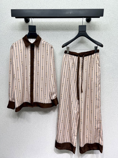 Gucci GG Romantic Resort Print Silk Shirt with Elegant Design