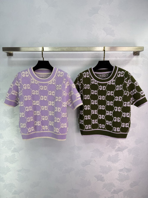 Gucci Double G Printed Knit Short Sleeve Top with Ribbed Cuffs