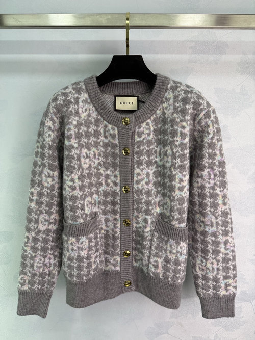 Gucci Two-Pocket Round Neck Knitted Cardigan with Brand Logo Pattern